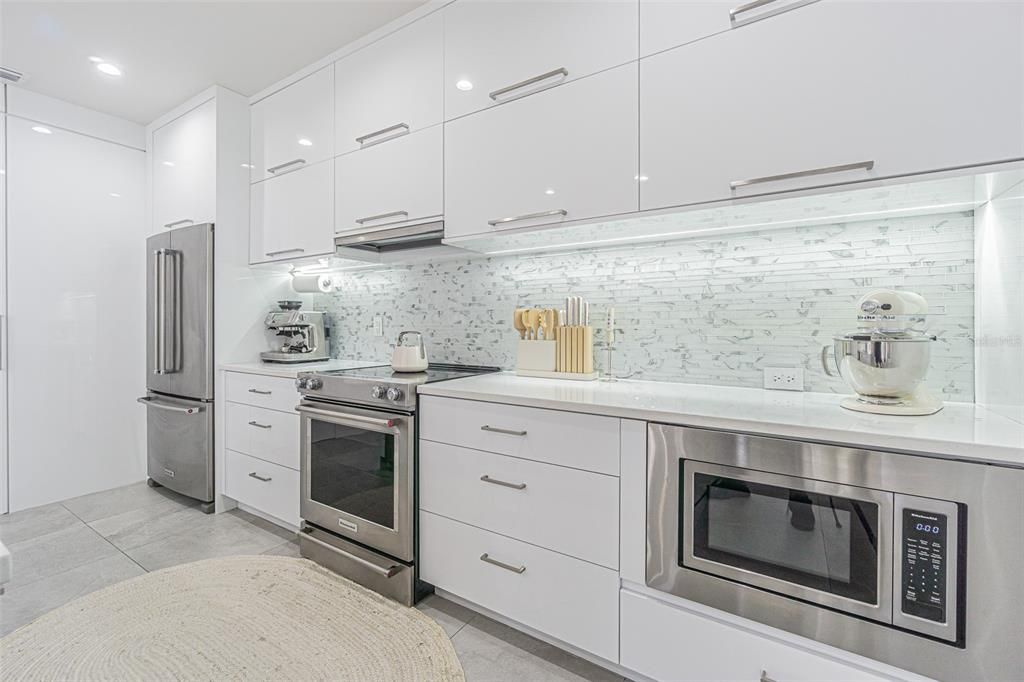 Active With Contract: $1,045,000 (4 beds, 3 baths, 2098 Square Feet)