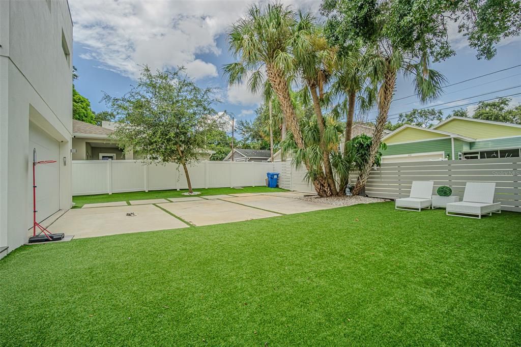 Active With Contract: $1,045,000 (4 beds, 3 baths, 2098 Square Feet)