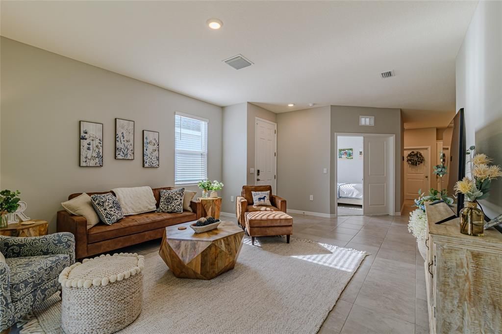 合同活跃: $250,000 (3 贝兹, 2 浴室, 1565 平方英尺)