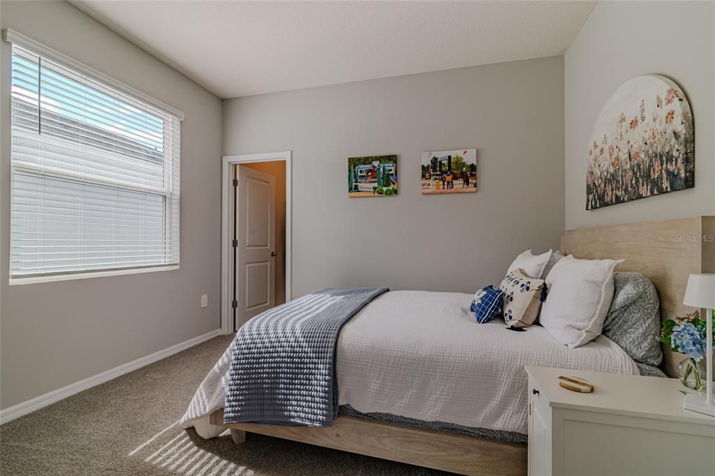 合同活跃: $250,000 (3 贝兹, 2 浴室, 1565 平方英尺)