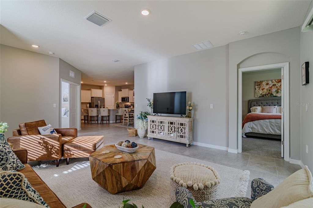 合同活跃: $250,000 (3 贝兹, 2 浴室, 1565 平方英尺)