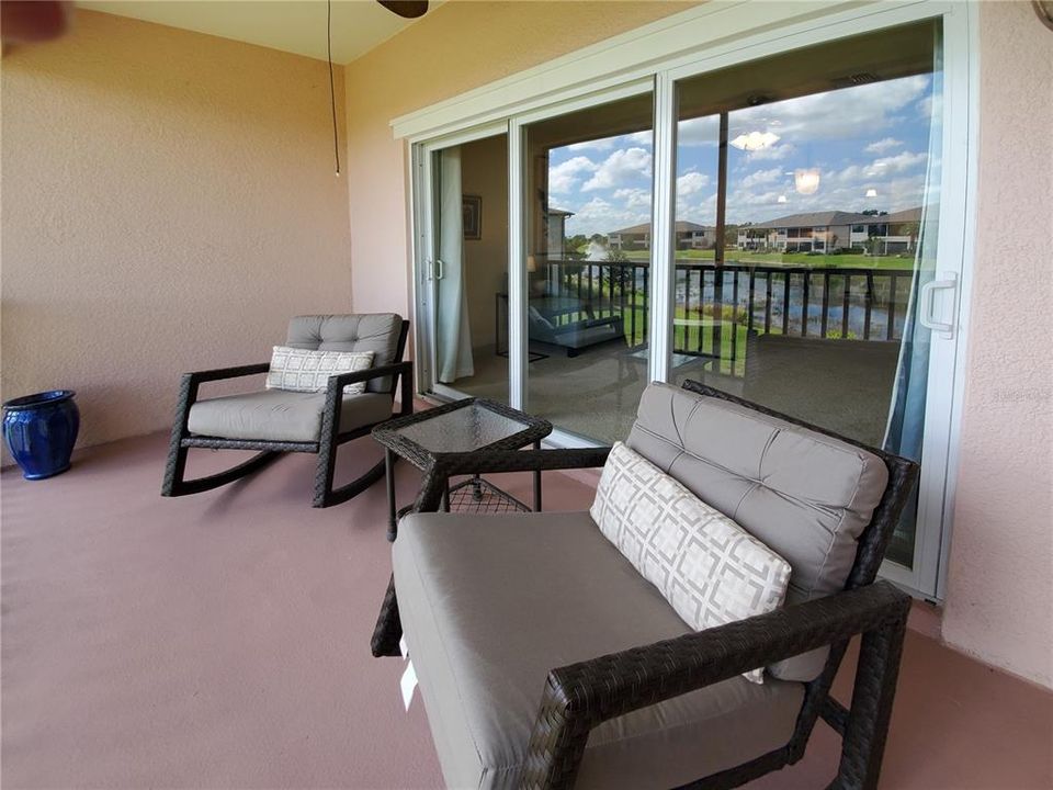 合同活跃: $199,900 (2 贝兹, 2 浴室, 1220 平方英尺)