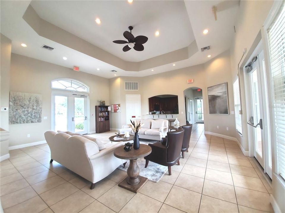 合同活跃: $199,900 (2 贝兹, 2 浴室, 1220 平方英尺)