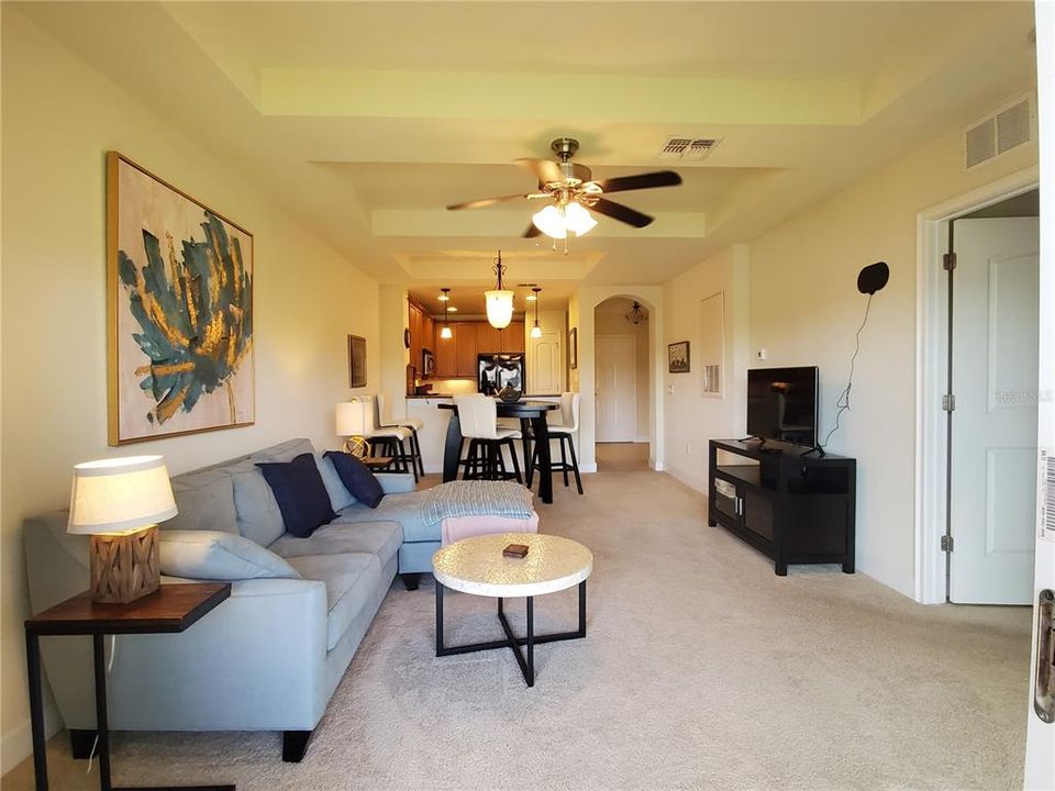 合同活跃: $199,900 (2 贝兹, 2 浴室, 1220 平方英尺)