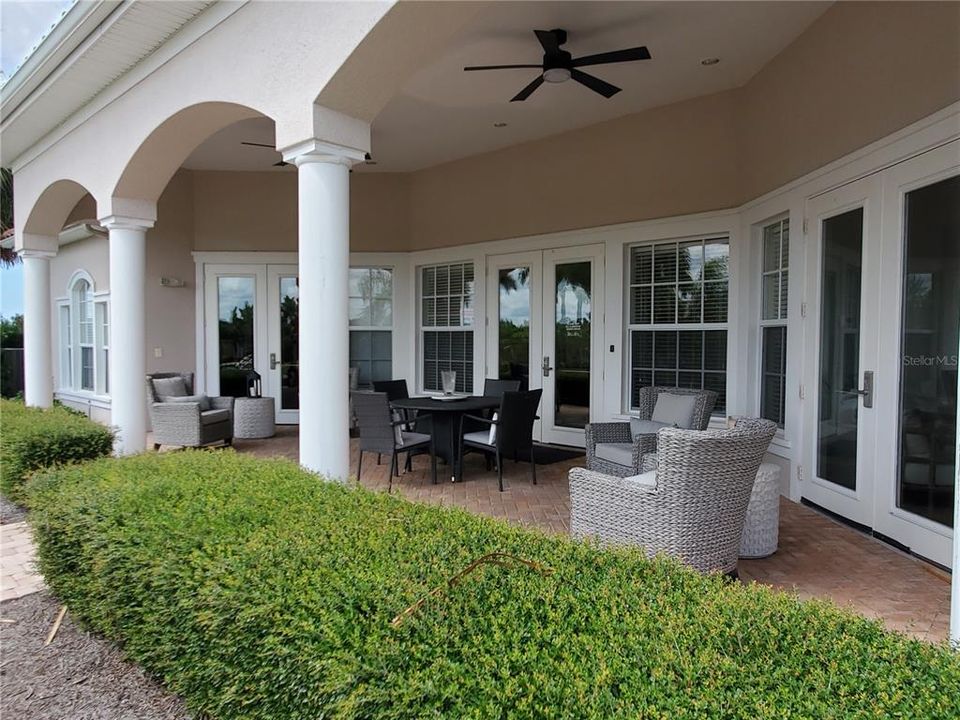 合同活跃: $199,900 (2 贝兹, 2 浴室, 1220 平方英尺)