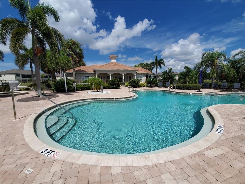 合同活跃: $199,900 (2 贝兹, 2 浴室, 1220 平方英尺)