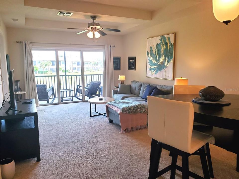 合同活跃: $199,900 (2 贝兹, 2 浴室, 1220 平方英尺)