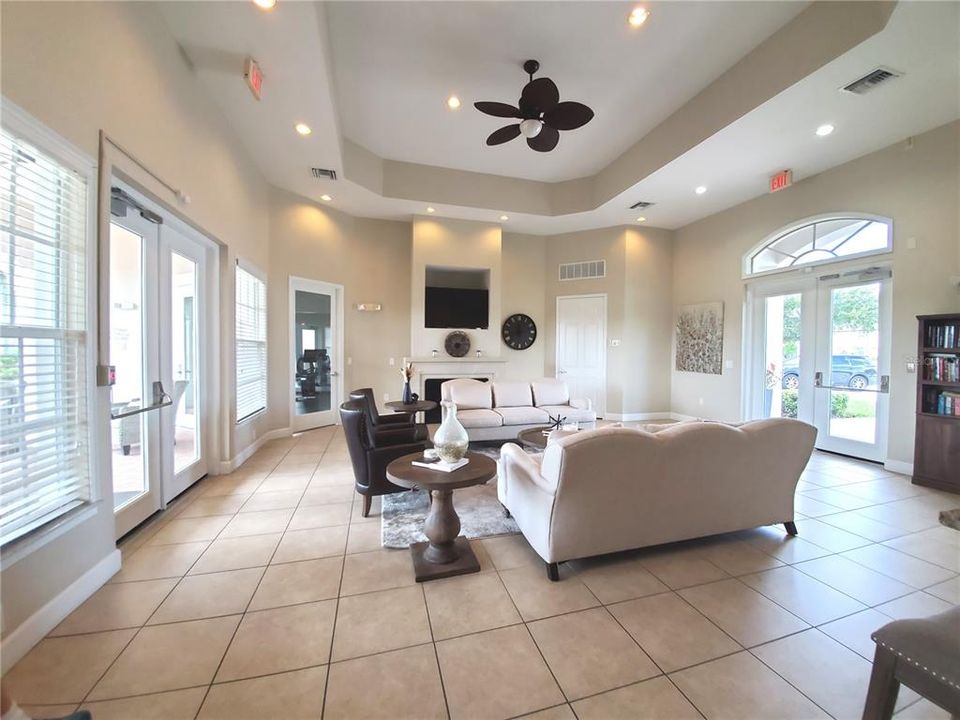 合同活跃: $199,900 (2 贝兹, 2 浴室, 1220 平方英尺)