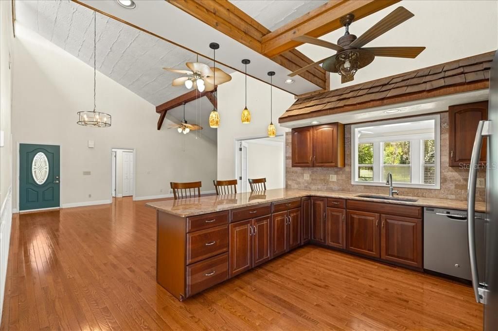 Active With Contract: $314,990 (2 beds, 2 baths, 1680 Square Feet)