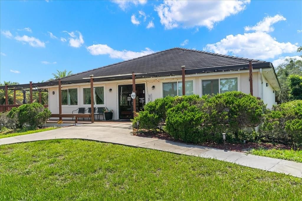 Active With Contract: $314,990 (2 beds, 2 baths, 1680 Square Feet)