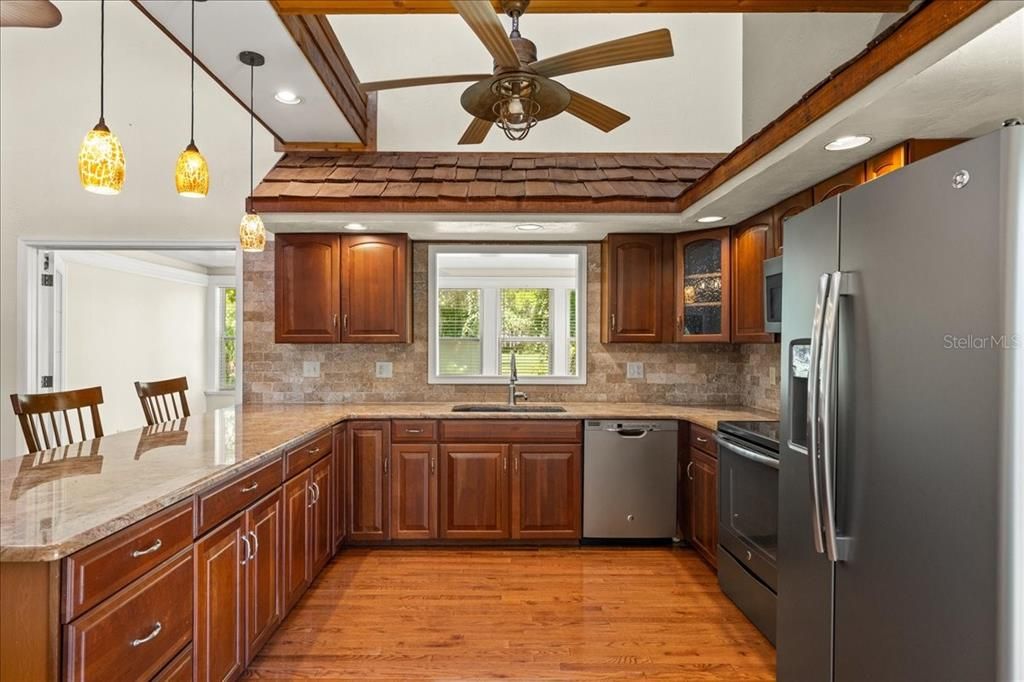 Active With Contract: $314,990 (2 beds, 2 baths, 1680 Square Feet)