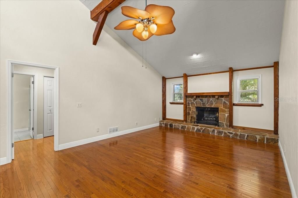 Active With Contract: $314,990 (2 beds, 2 baths, 1680 Square Feet)