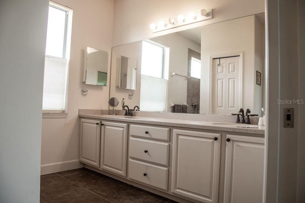 For Sale: $399,900 (4 beds, 3 baths, 2056 Square Feet)