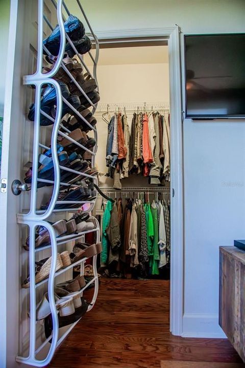 For Sale: $399,900 (4 beds, 3 baths, 2056 Square Feet)