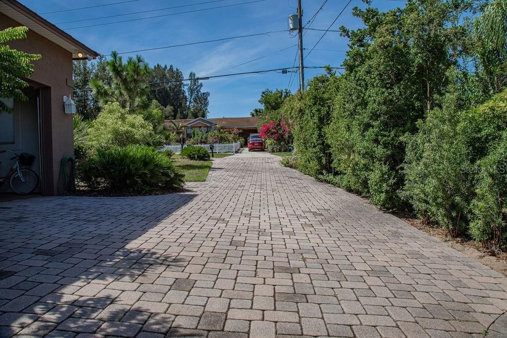 For Sale: $399,900 (4 beds, 3 baths, 2056 Square Feet)