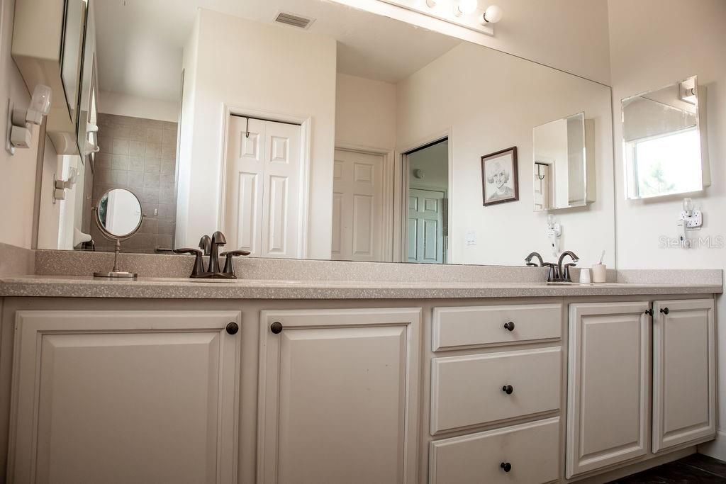 For Sale: $399,900 (4 beds, 3 baths, 2056 Square Feet)