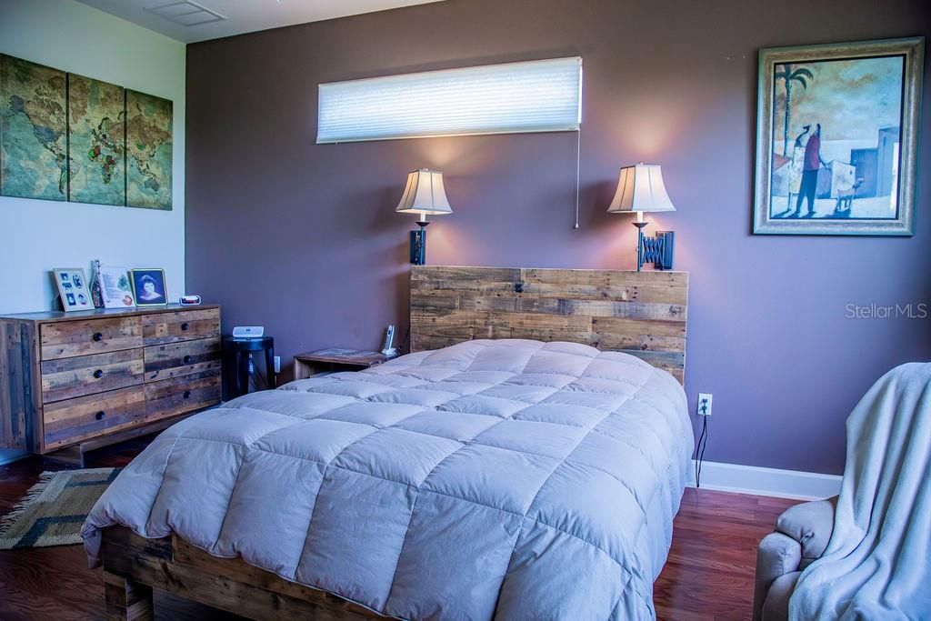 For Sale: $399,900 (4 beds, 3 baths, 2056 Square Feet)