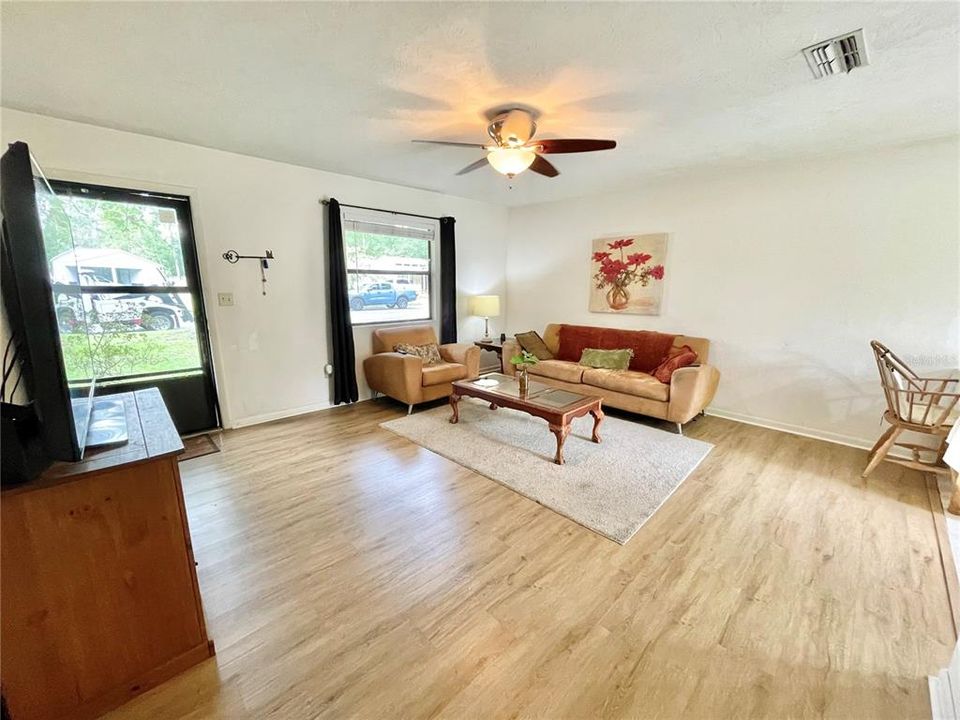 Activo con contrato: $199,900 (2 camas, 1 baños, 972 Pies cuadrados)