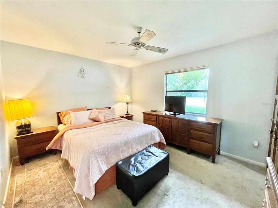 Activo con contrato: $199,900 (2 camas, 1 baños, 972 Pies cuadrados)