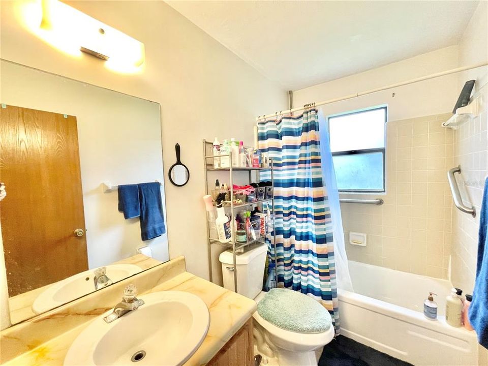 Activo con contrato: $199,900 (2 camas, 1 baños, 972 Pies cuadrados)