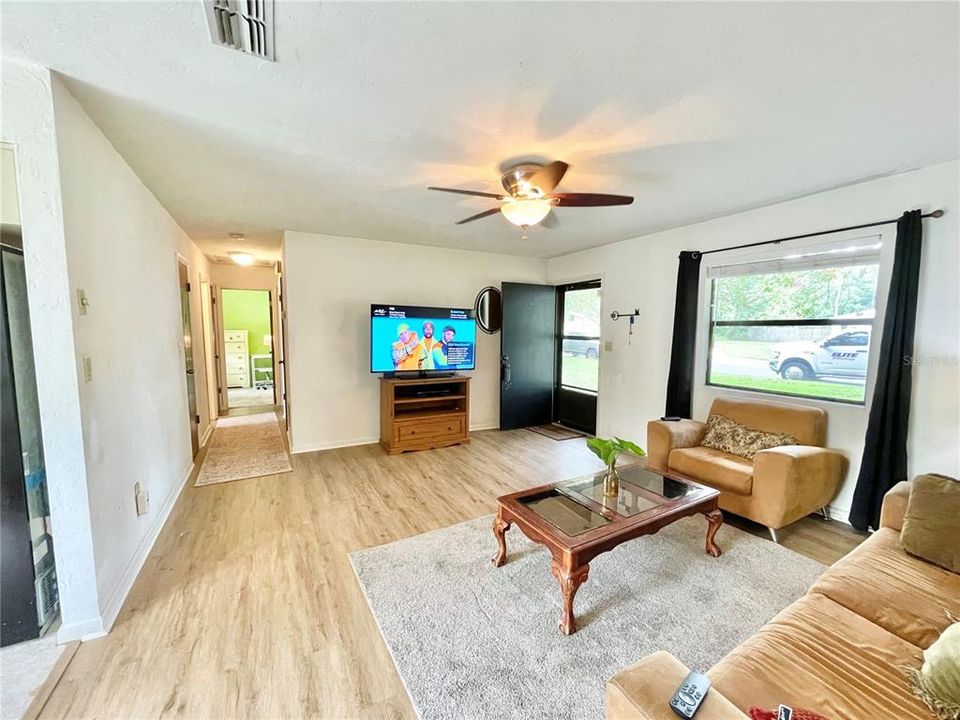 Activo con contrato: $199,900 (2 camas, 1 baños, 972 Pies cuadrados)