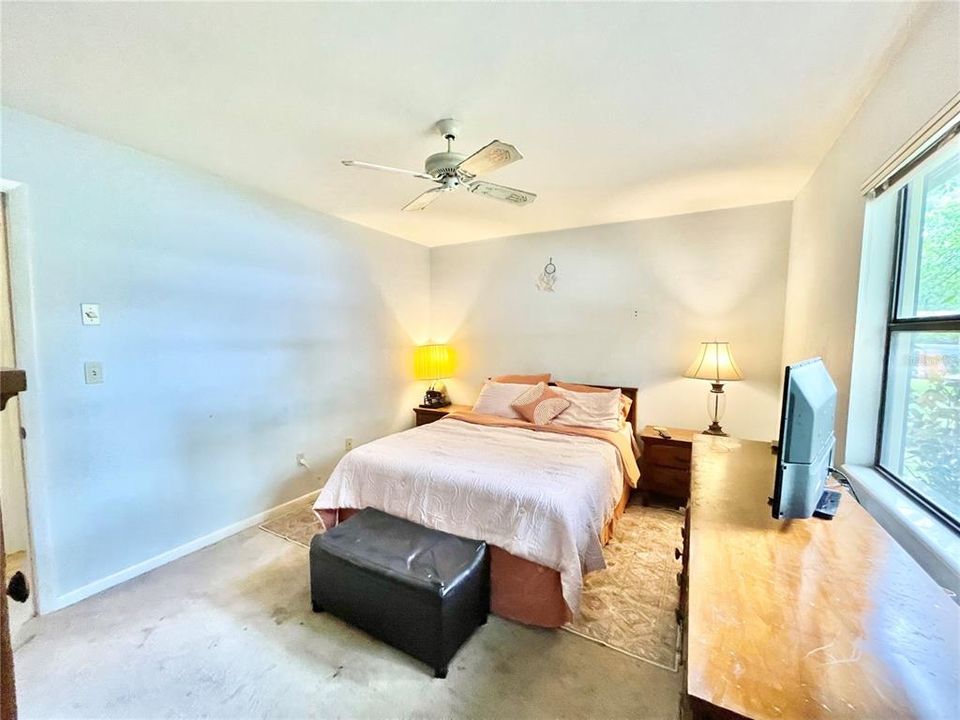 Activo con contrato: $199,900 (2 camas, 1 baños, 972 Pies cuadrados)