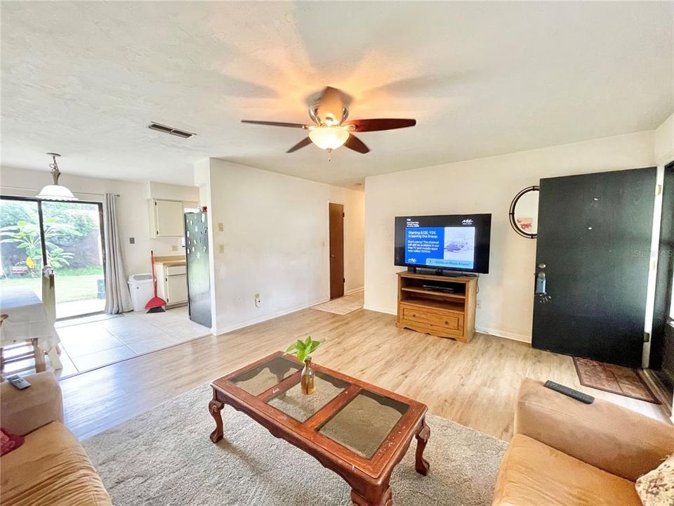 Activo con contrato: $199,900 (2 camas, 1 baños, 972 Pies cuadrados)