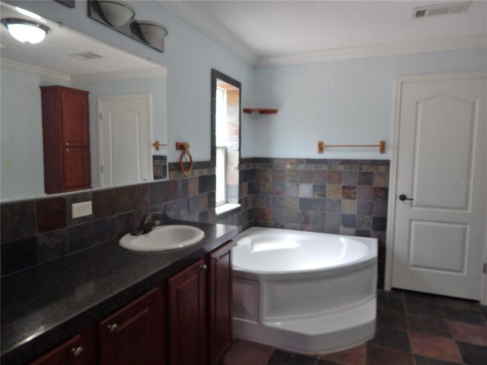 待售: $249,900 (3 贝兹, 3 浴室, 1960 平方英尺)