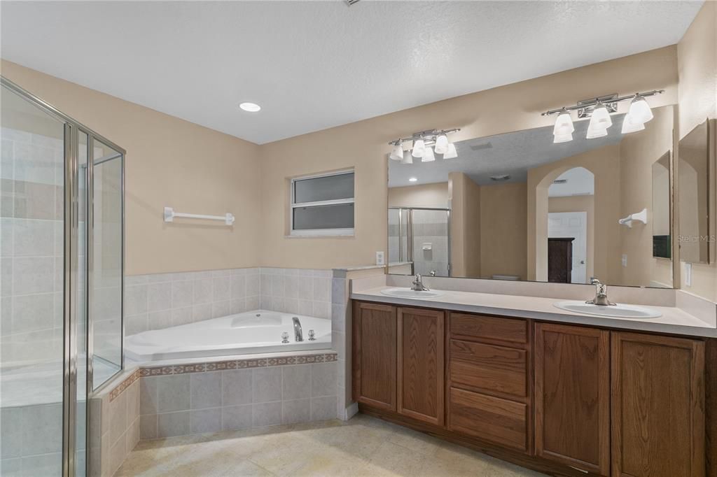 For Sale: $425,000 (3 beds, 2 baths, 1714 Square Feet)