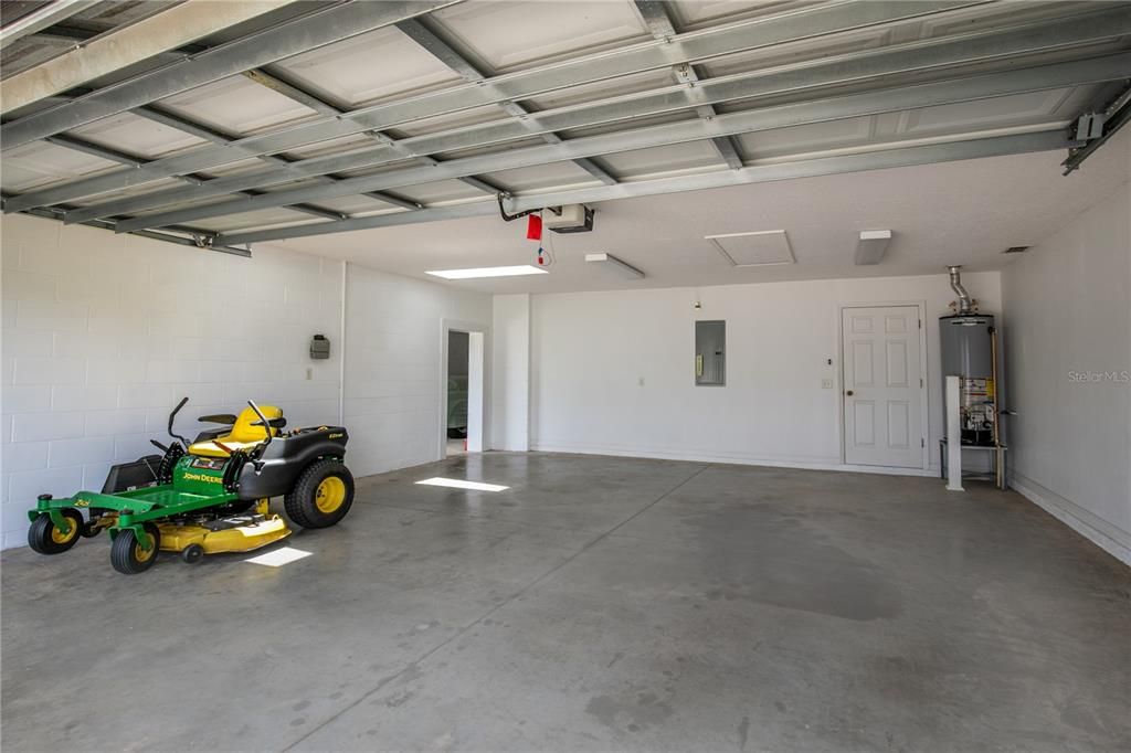 For Sale: $425,000 (3 beds, 2 baths, 1714 Square Feet)