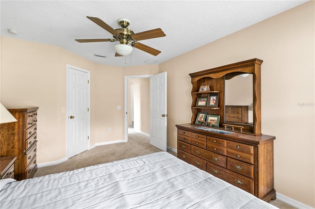 For Sale: $425,000 (3 beds, 2 baths, 1714 Square Feet)