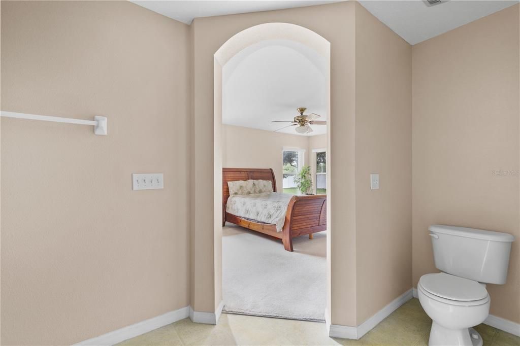 For Sale: $425,000 (3 beds, 2 baths, 1714 Square Feet)