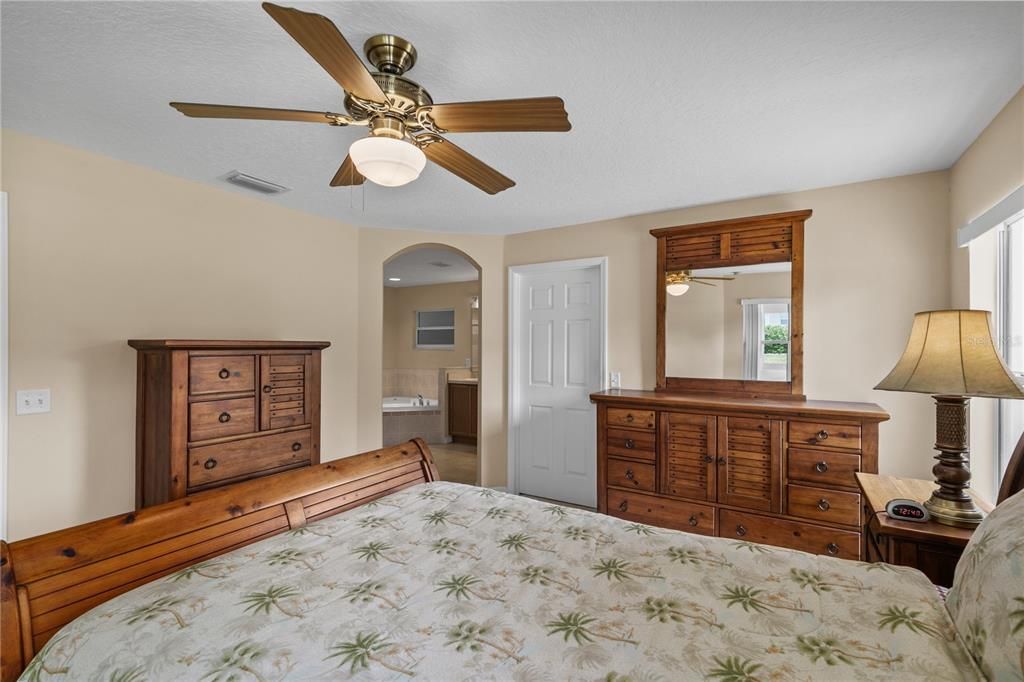 For Sale: $425,000 (3 beds, 2 baths, 1714 Square Feet)