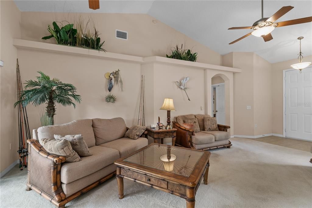 For Sale: $425,000 (3 beds, 2 baths, 1714 Square Feet)