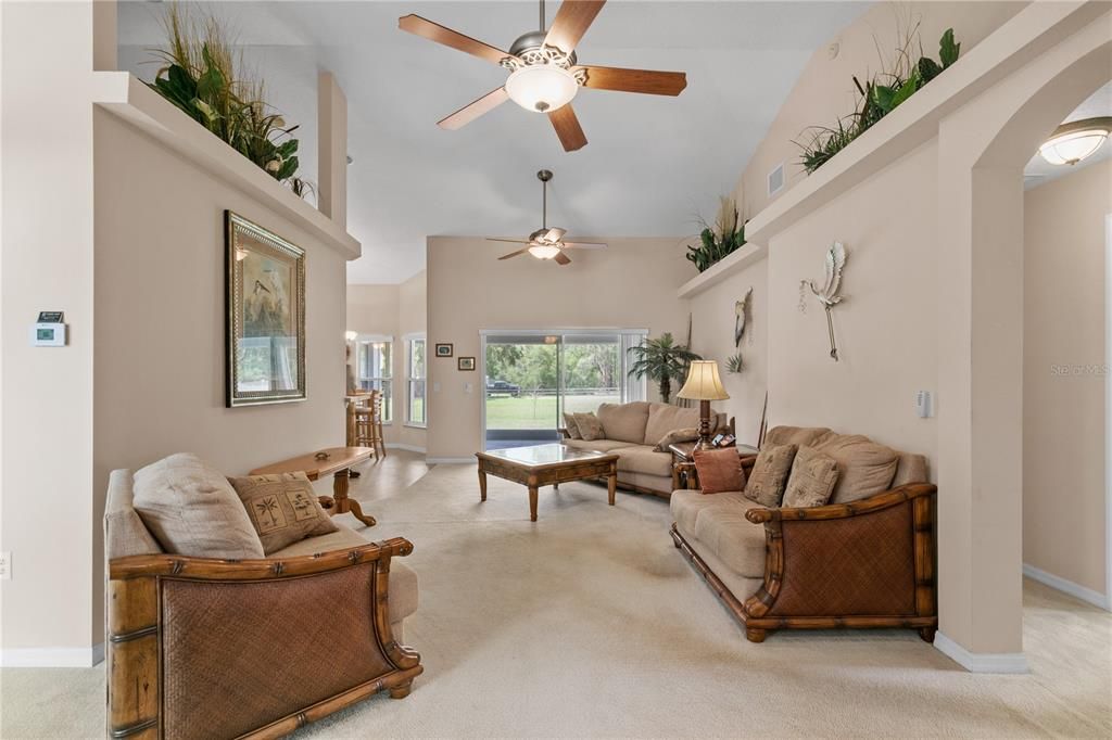 For Sale: $425,000 (3 beds, 2 baths, 1714 Square Feet)