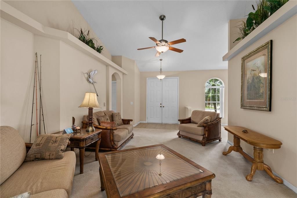 For Sale: $425,000 (3 beds, 2 baths, 1714 Square Feet)