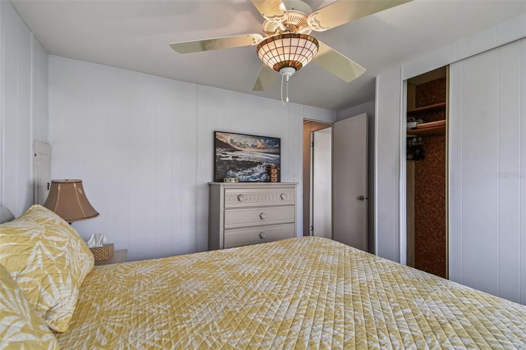 合同活跃: $169,900 (2 贝兹, 2 浴室, 840 平方英尺)