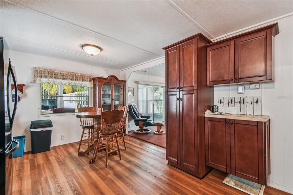 合同活跃: $169,900 (2 贝兹, 2 浴室, 840 平方英尺)