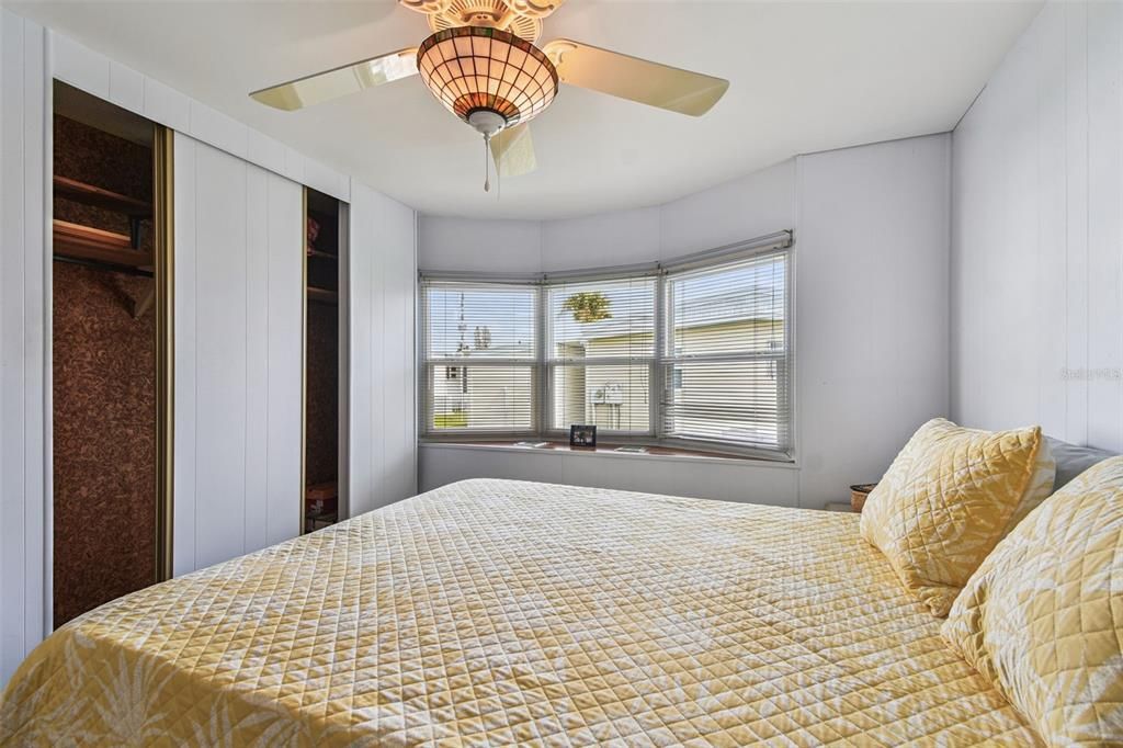 合同活跃: $169,900 (2 贝兹, 2 浴室, 840 平方英尺)