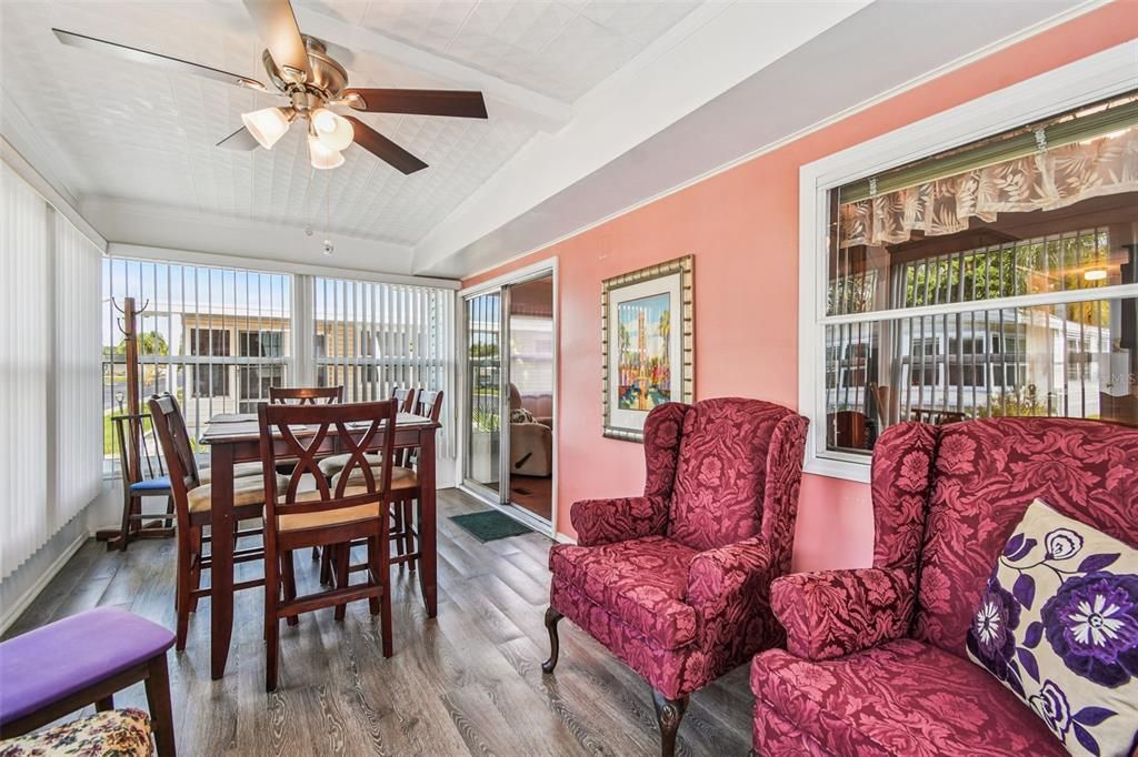 合同活跃: $169,900 (2 贝兹, 2 浴室, 840 平方英尺)