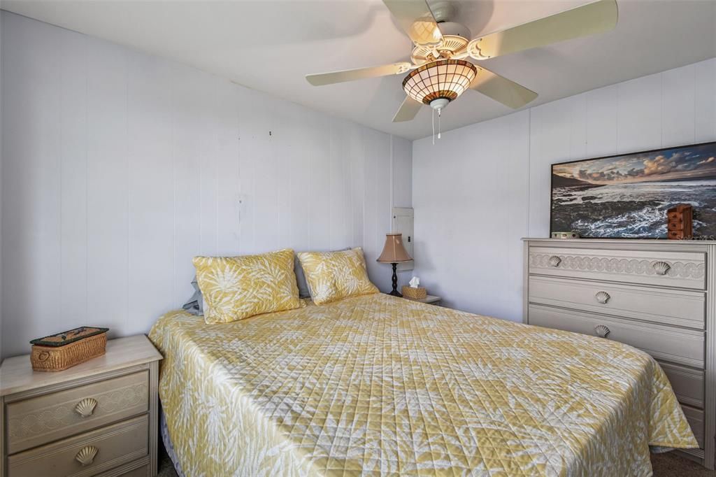 合同活跃: $169,900 (2 贝兹, 2 浴室, 840 平方英尺)