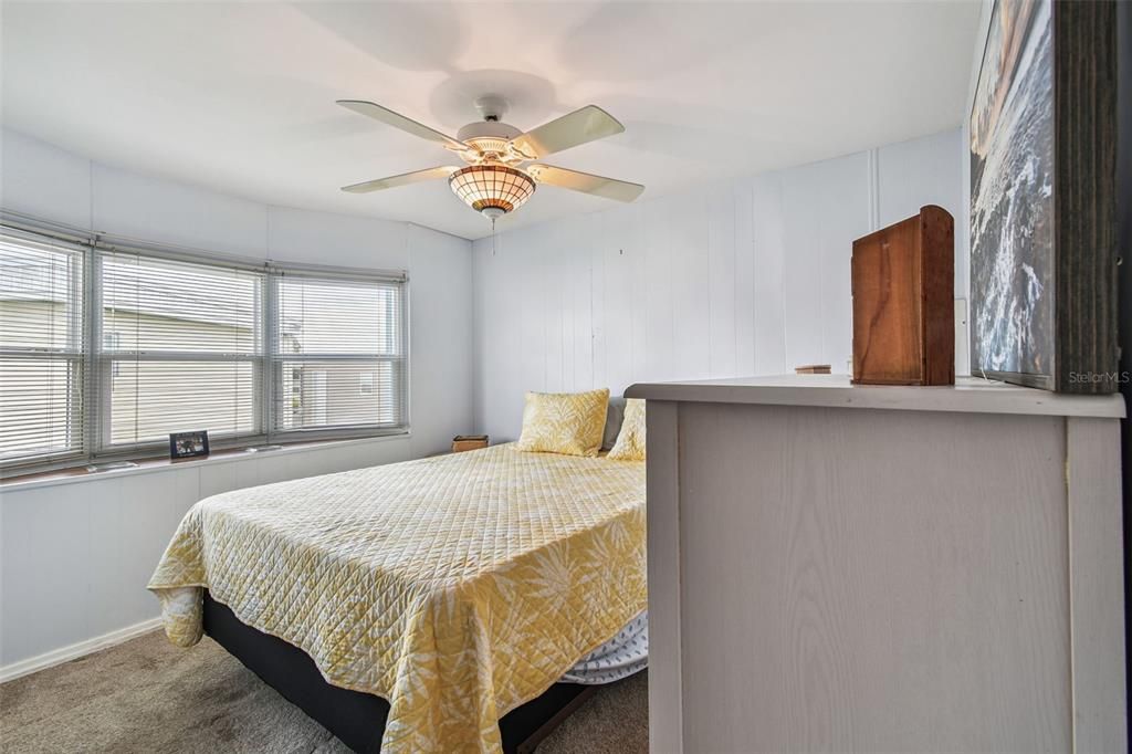 合同活跃: $169,900 (2 贝兹, 2 浴室, 840 平方英尺)