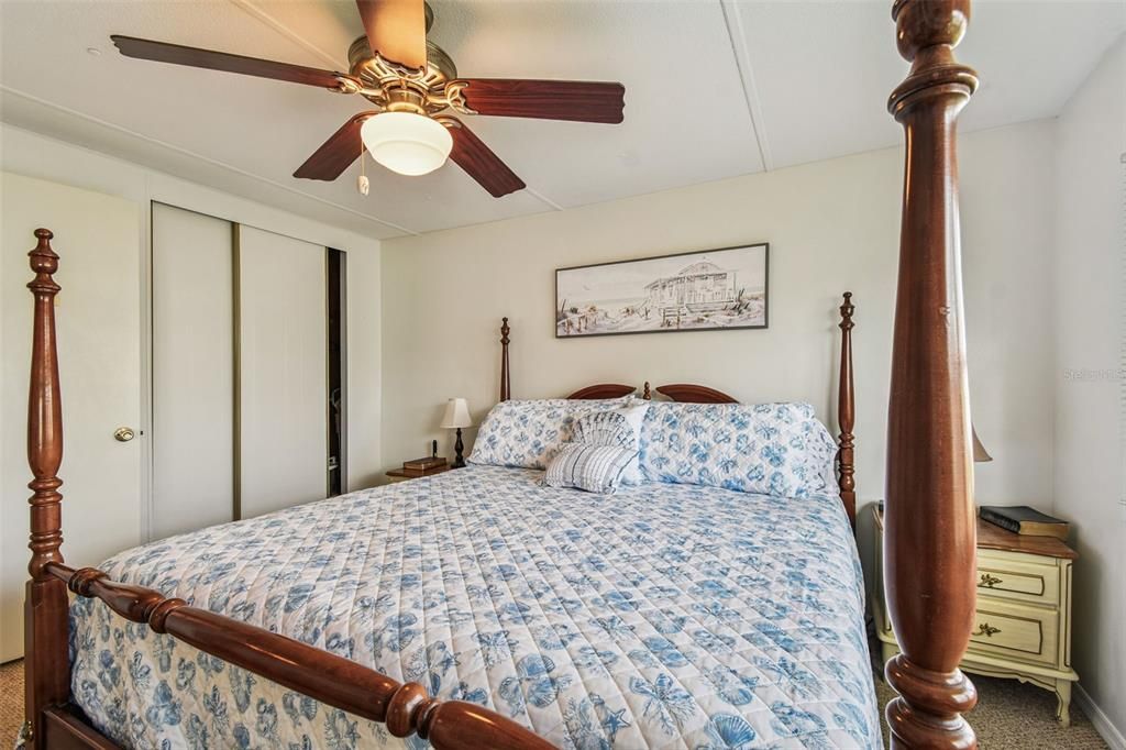 合同活跃: $169,900 (2 贝兹, 2 浴室, 840 平方英尺)