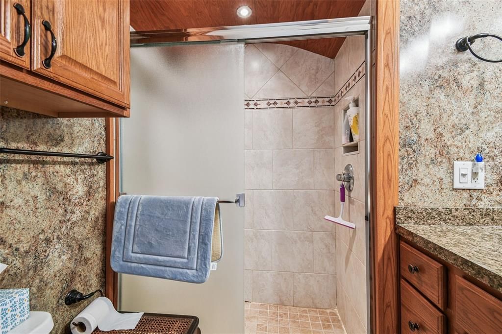 合同活跃: $169,900 (2 贝兹, 2 浴室, 840 平方英尺)