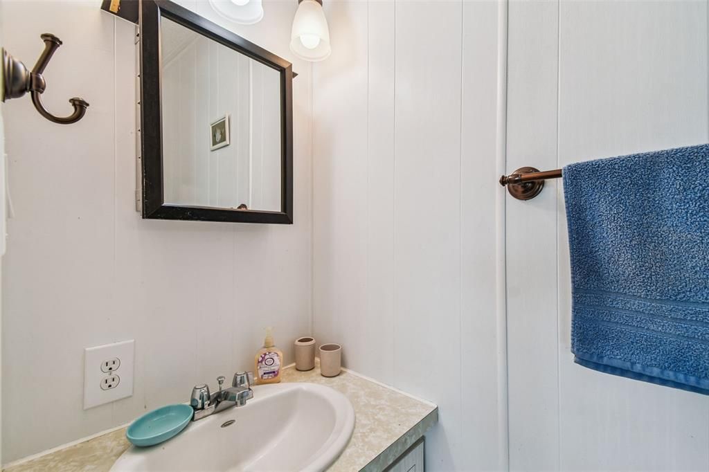 合同活跃: $169,900 (2 贝兹, 2 浴室, 840 平方英尺)