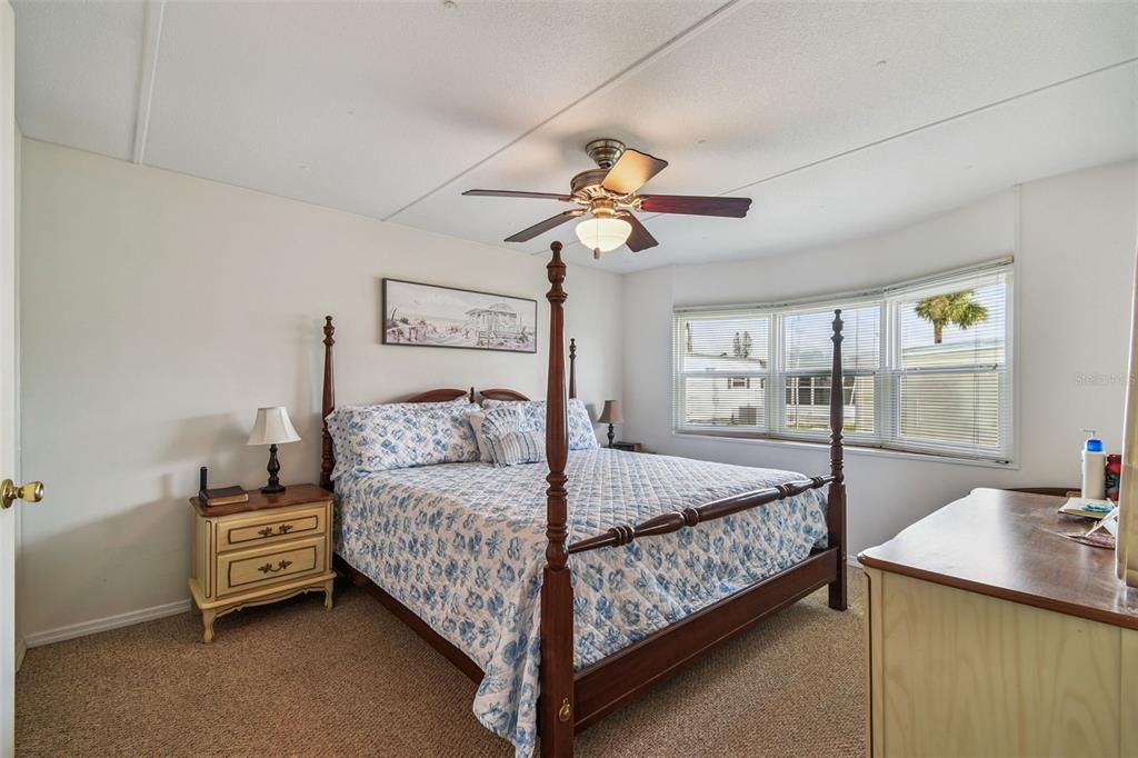 合同活跃: $169,900 (2 贝兹, 2 浴室, 840 平方英尺)