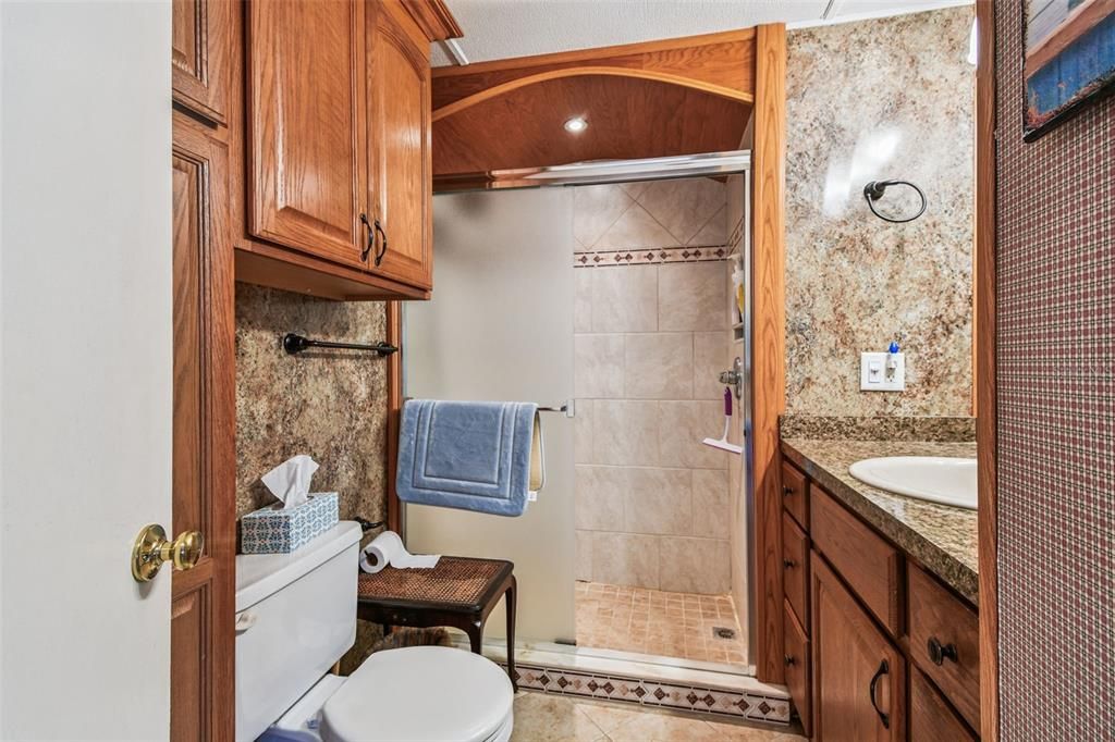 合同活跃: $169,900 (2 贝兹, 2 浴室, 840 平方英尺)