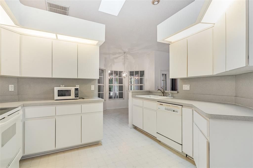 Activo con contrato: $315,000 (3 camas, 2 baños, 1819 Pies cuadrados)