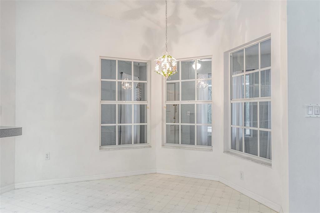 Activo con contrato: $315,000 (3 camas, 2 baños, 1819 Pies cuadrados)