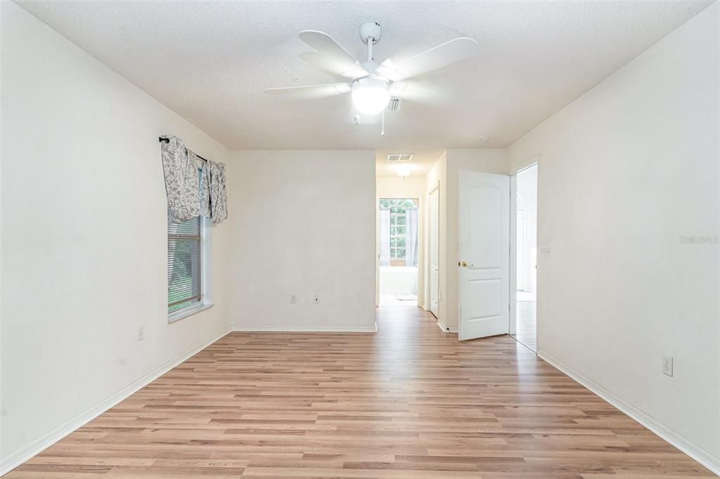 Activo con contrato: $315,000 (3 camas, 2 baños, 1819 Pies cuadrados)